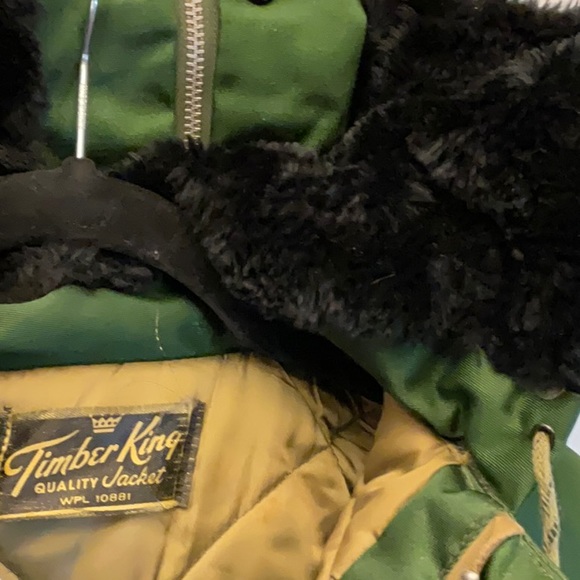 Timber King green large jacket. Has some wear but still a lot of use. Small snag - Picture 8 of 11